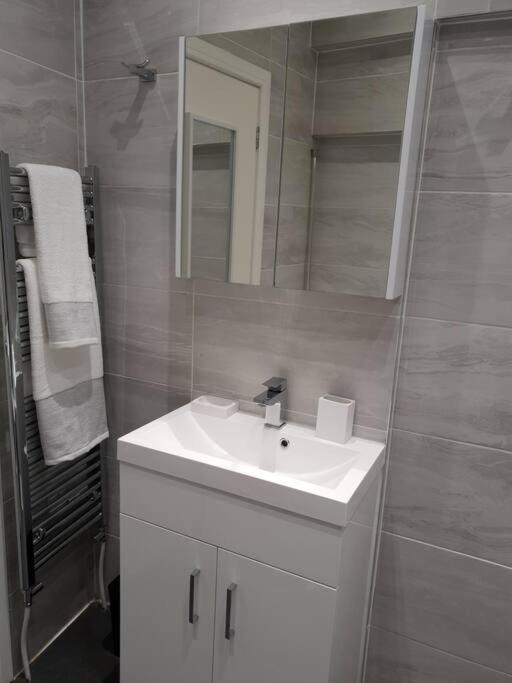 Apartamento Star London Brent Street Cosy 1-Bed Hideaway Hendon Exterior foto